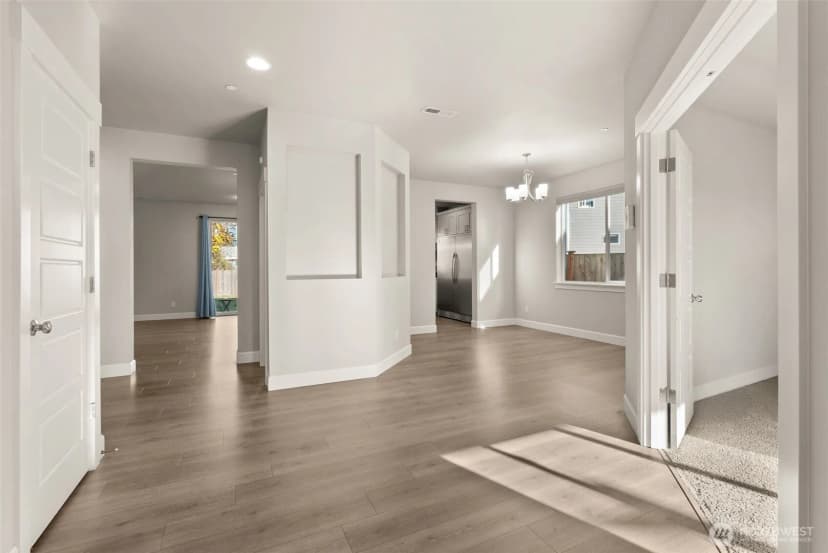Property photo for 10924 Se 218th Place, Kent photo 5