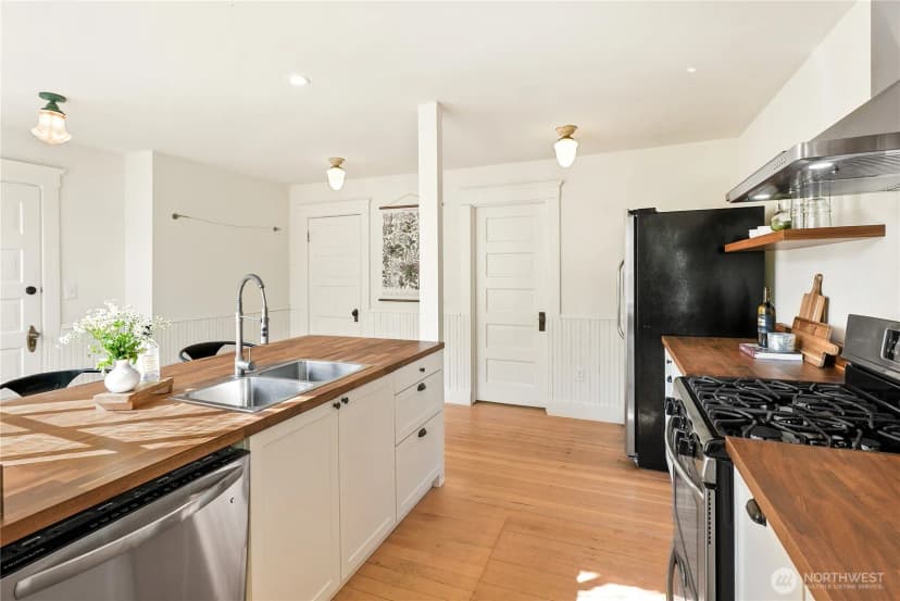Property photo for 322 Avenue D, Snohomish photo 11