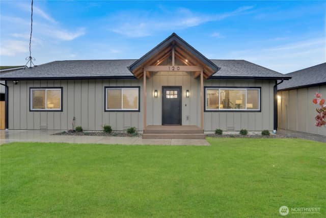 Property photo for 120 5th Avenue N, Algona photo 2