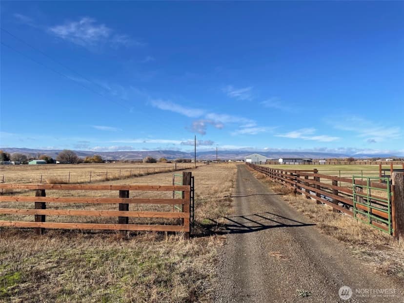 Property photo for 971 No. 81 Road, Ellensburg photo 24