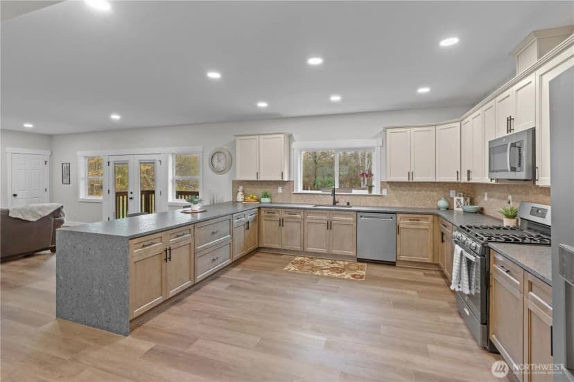 Property photo for 907 Orting Kapowsin Highway E, Orting photo 11