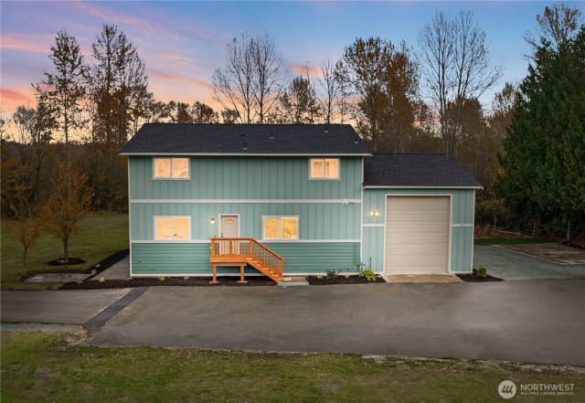 Property photo for 907 Orting Kapowsin Highway E, Orting photo 2
