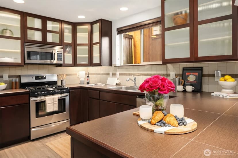 Property photo for 5935 Fauntleroy Way Sw #a, Seattle