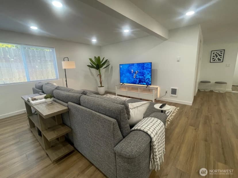 Property photo for 3730 Sw 99th Street, Seattle photo 4