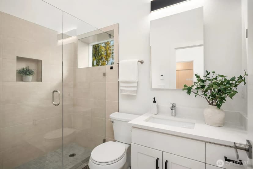 Property photo for 7721 Ne 175th Street #104, Kenmore photo 15