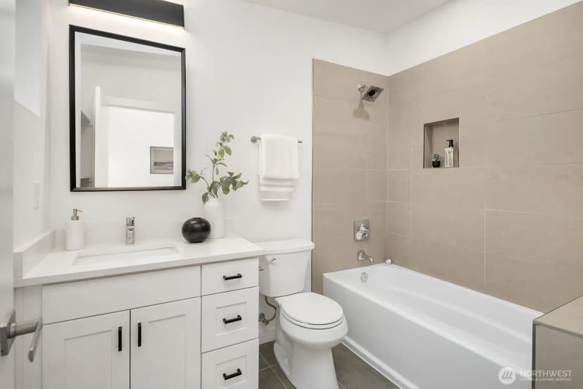 Property photo for 7721 Ne 175th Street #104, Kenmore photo 20