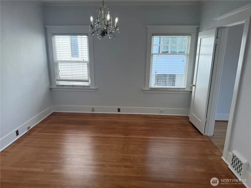 Property photo for 2205 31st Avenue S, Seattle photo 9