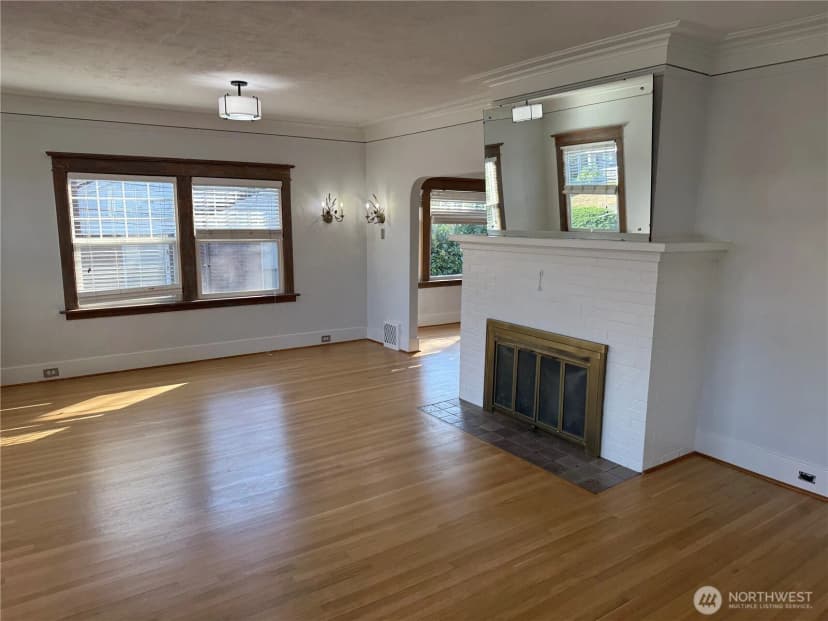 Property photo for 2205 31st Avenue S, Seattle photo 3