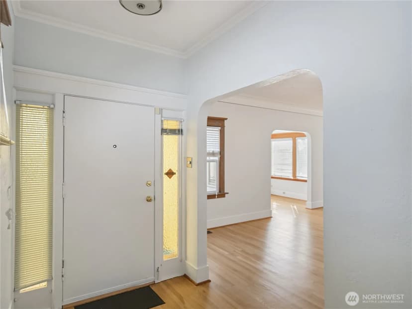 Property photo for 2205 31st Avenue S, Seattle photo 2