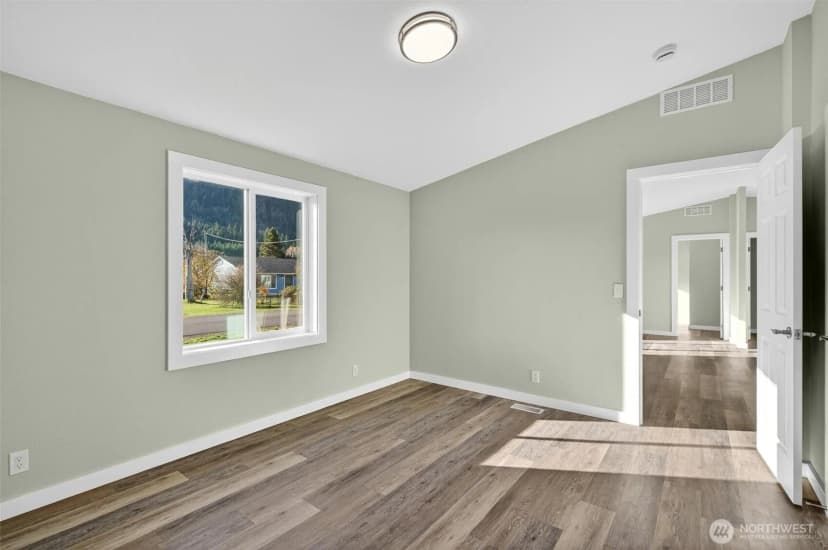 Property photo for 137 Collar Avenue, Morton photo 16