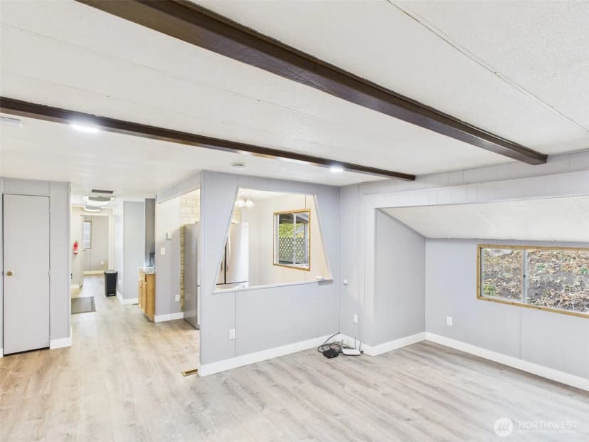 Property photo for 927 Hesse Boulevard, Republic photo 9