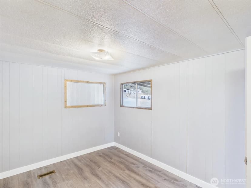 Property photo for 927 Hesse Boulevard, Republic photo 7