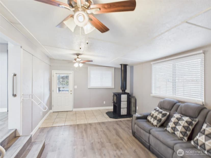 Property photo for 927 Hesse Boulevard, Republic photo 6