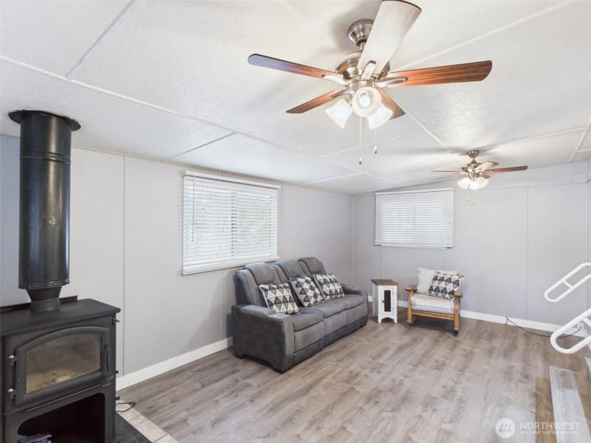 Property photo for 927 Hesse Boulevard, Republic photo 5