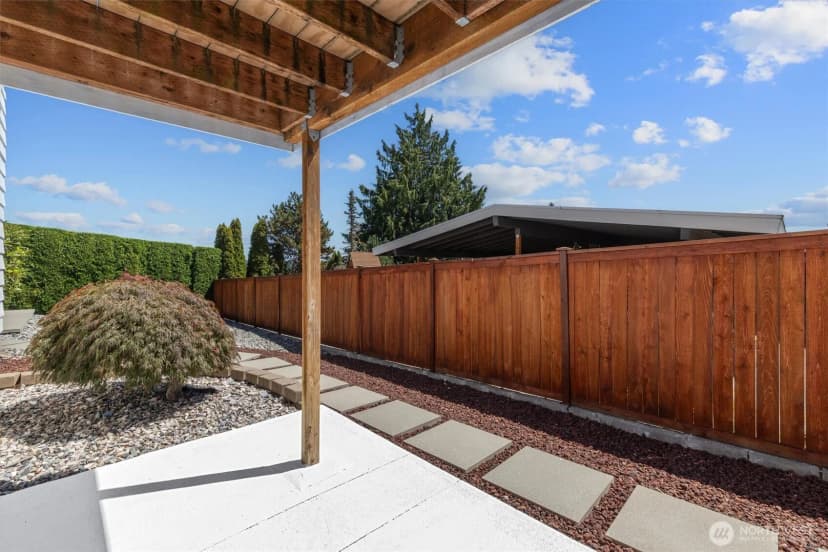 Property photo for 21024 5th Avenue S, Des Moines photo 34
