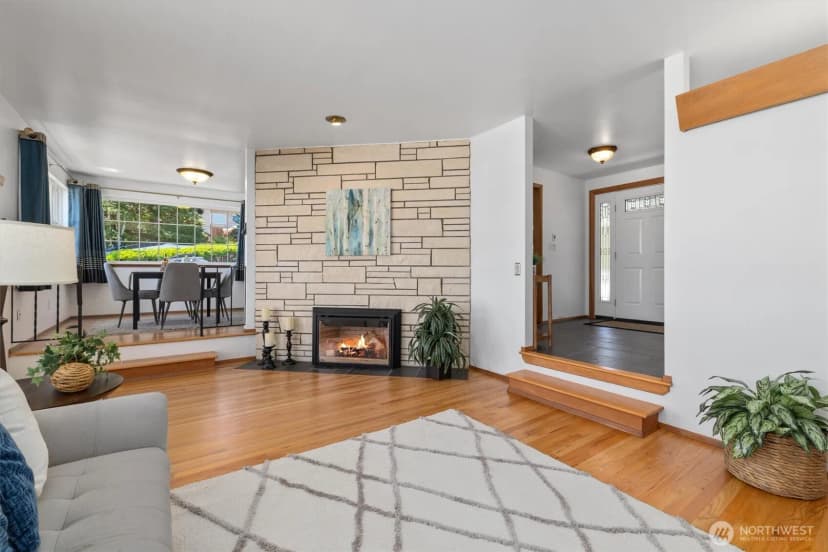 Property photo for 21024 5th Avenue S, Des Moines photo 11