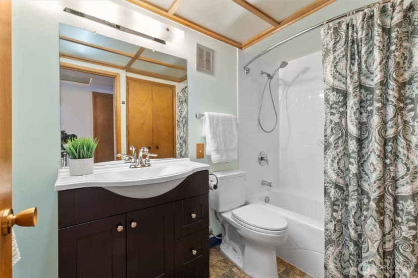 Property photo for 21024 5th Avenue S, Des Moines photo 27