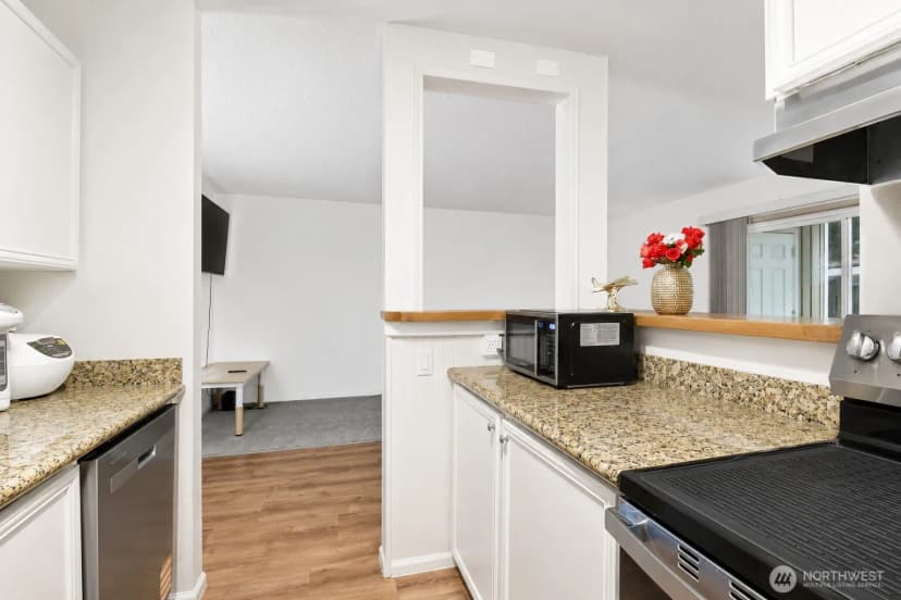 Property photo for 12515 Ne 132nd Court #a101, Kirkland photo 8