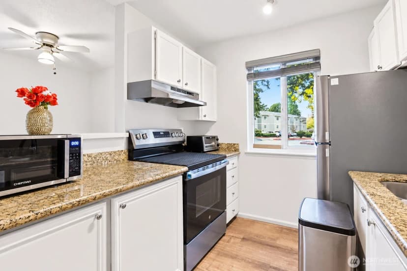 Property photo for 12515 Ne 132nd Court #a101, Kirkland photo 3