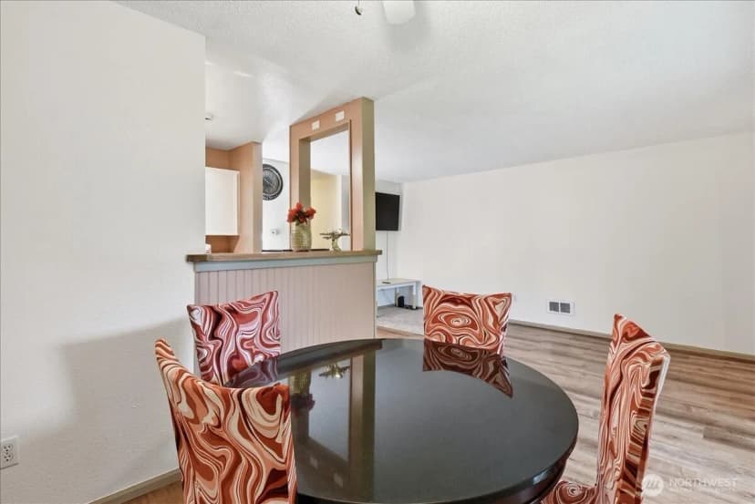 Property photo for 12515 Ne 132nd Court #a101, Kirkland photo 11