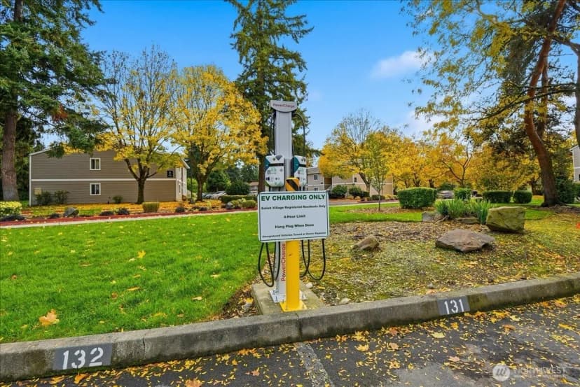 Property photo for 12515 Ne 132nd Court #a101, Kirkland photo 18