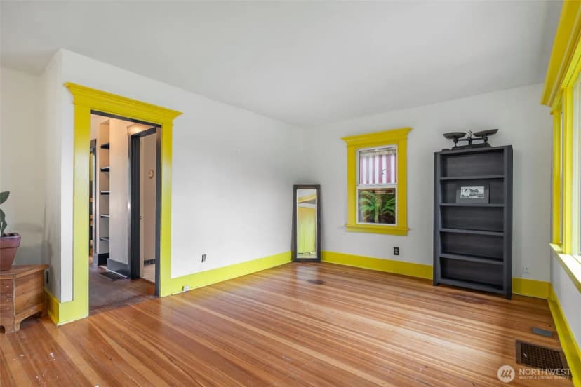 Property photo for 3007 S Court Street, Seattle photo 9