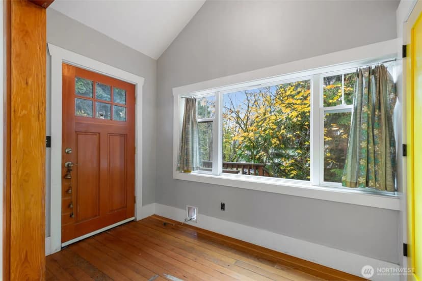 Property photo for 3007 S Court Street, Seattle photo 7
