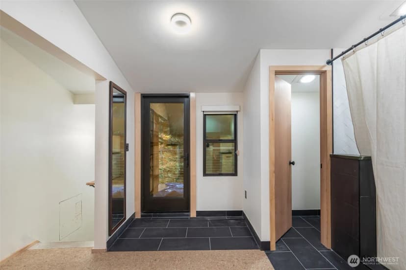 Property photo for 3007 S Court Street, Seattle photo 14