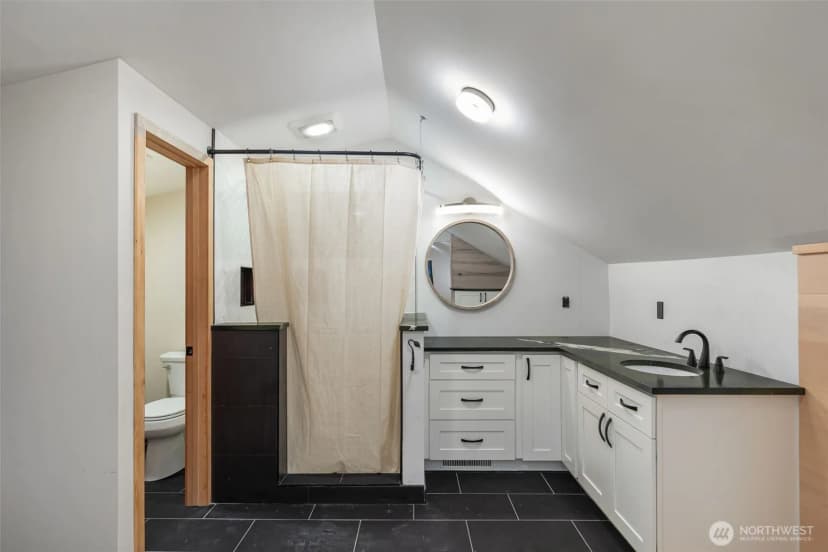 Property photo for 3007 S Court Street, Seattle photo 13