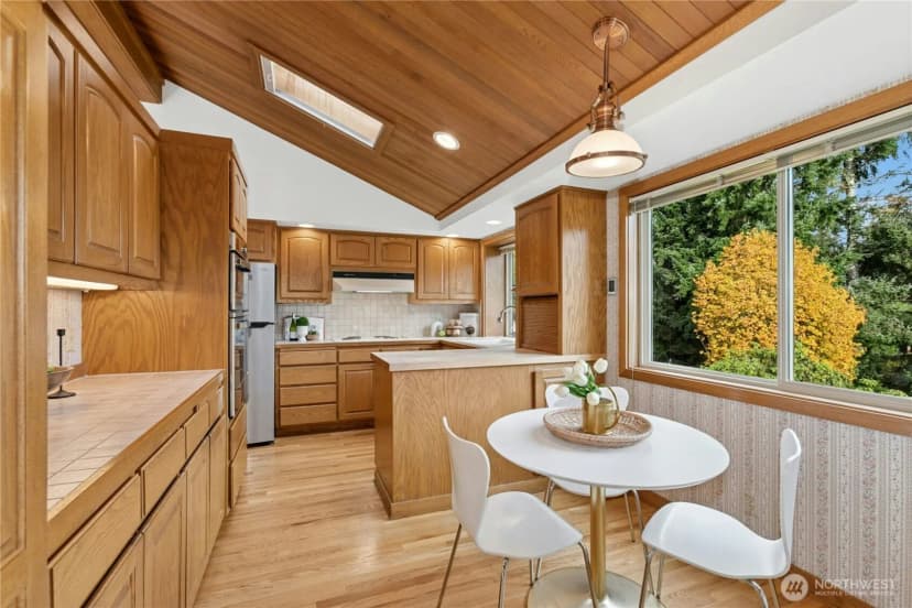 Property photo for 16730 32nd Place Ne, Lake Forest Park photo 14