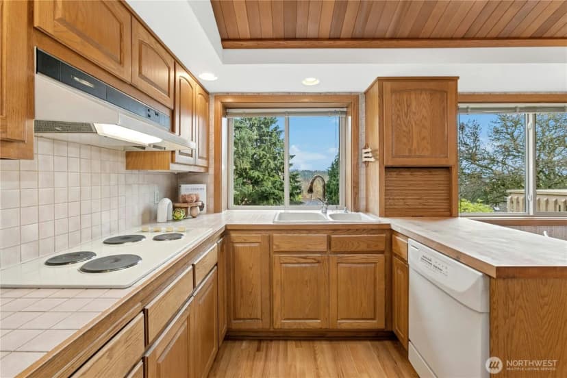 Property photo for 16730 32nd Place Ne, Lake Forest Park photo 17