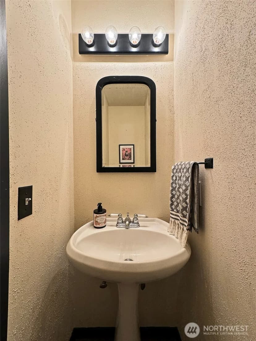 Property photo for 2575 Hillis Drive, Langley photo 14