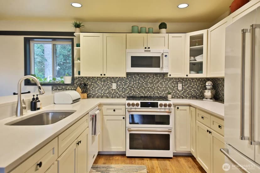 Property photo for 2575 Hillis Drive, Langley photo 10