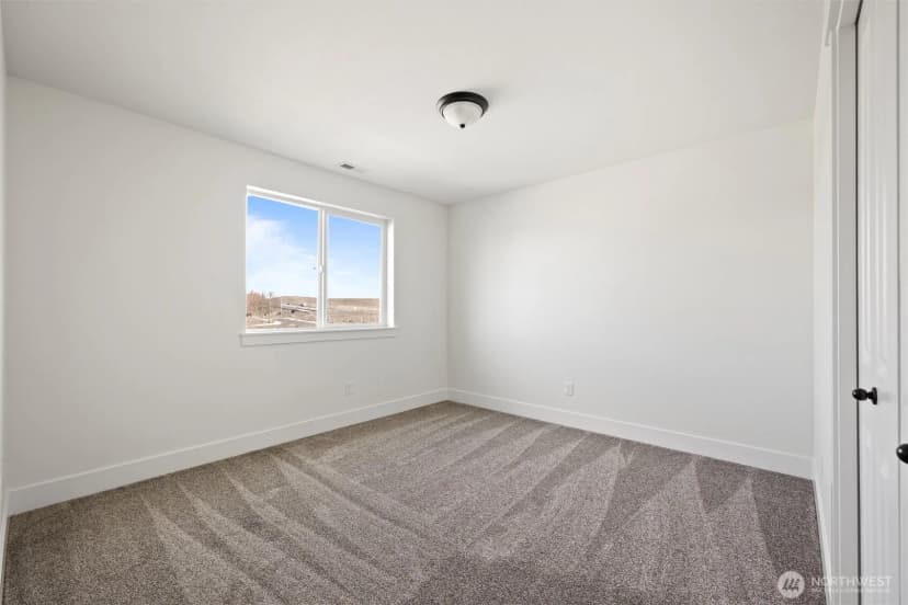 Property photo for 653 E Franklin Street, Connell photo 21