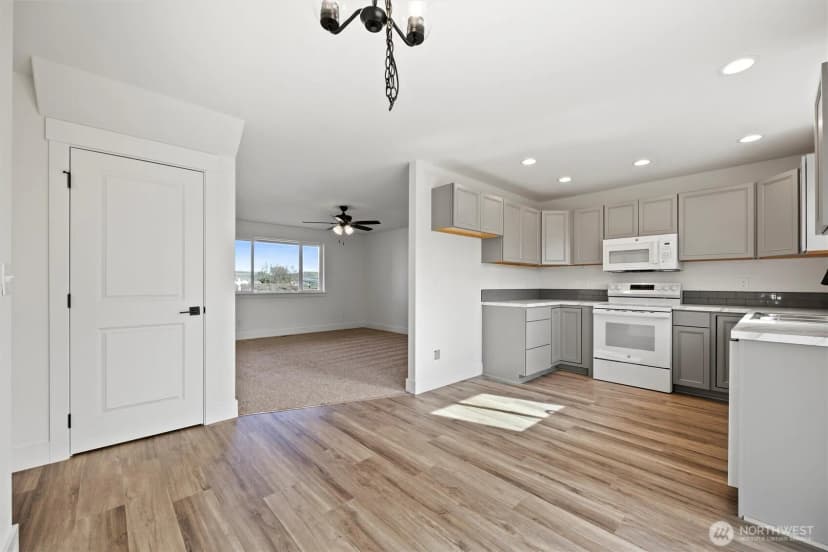 Property photo for 653 E Franklin Street, Connell photo 6