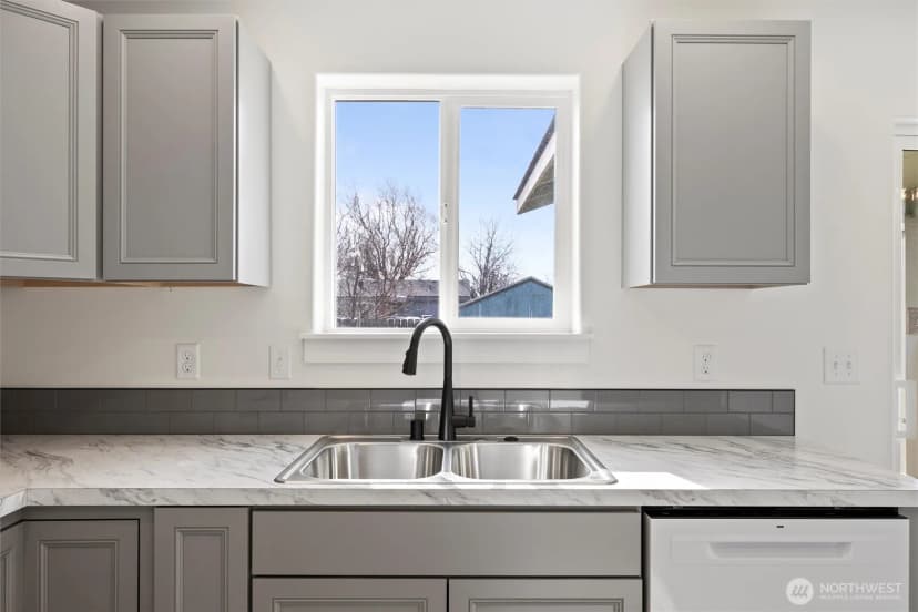 Property photo for 653 E Franklin Street, Connell photo 9
