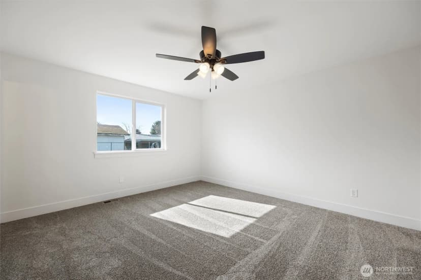 Property photo for 653 E Franklin Street, Connell photo 13