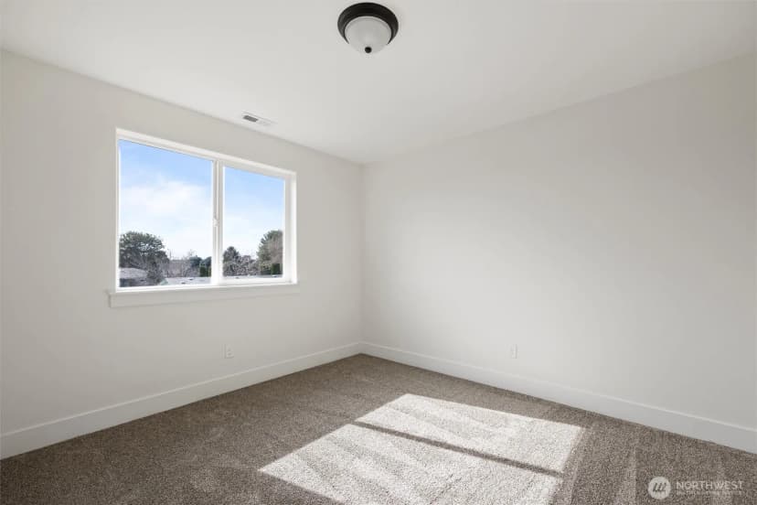 Property photo for 653 E Franklin Street, Connell photo 16