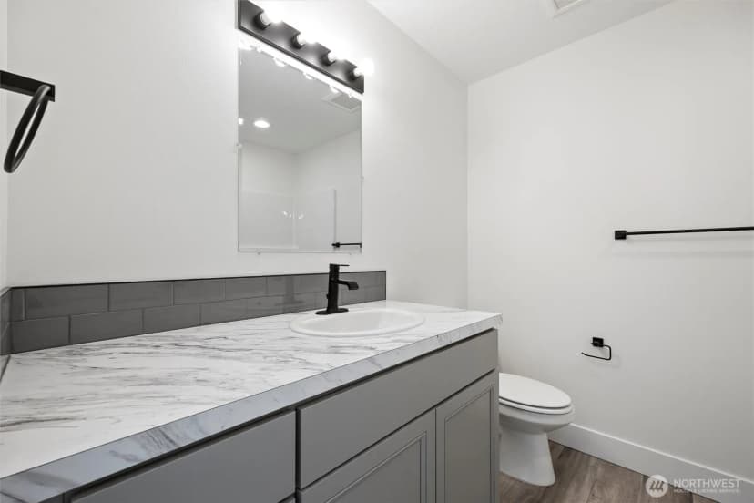 Property photo for 653 E Franklin Street, Connell photo 18