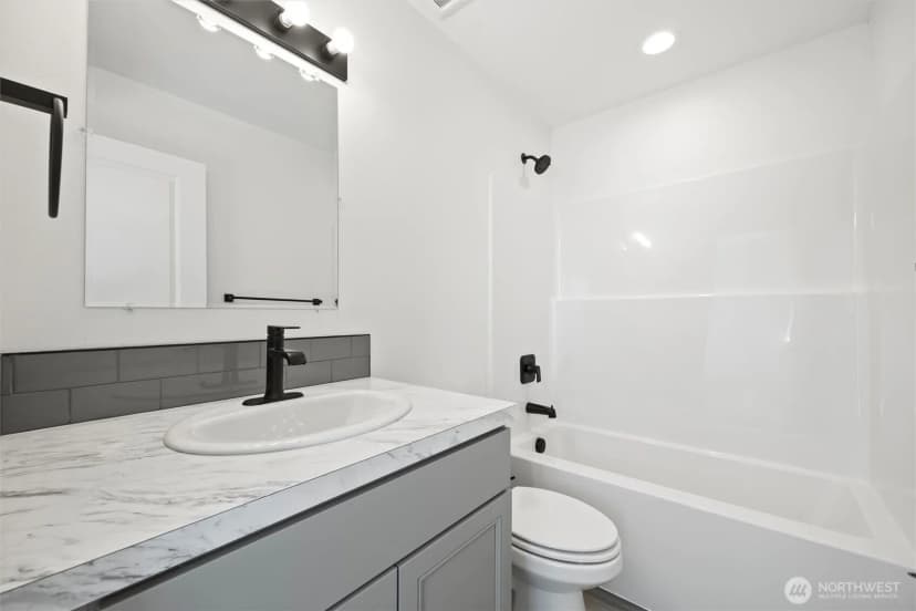 Property photo for 653 E Franklin Street, Connell photo 14