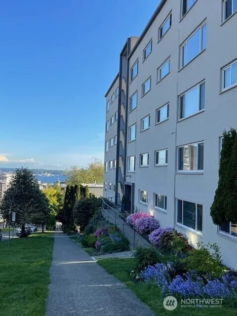 Property photo for 919 2nd Avenue W #204, Seattle photo 14