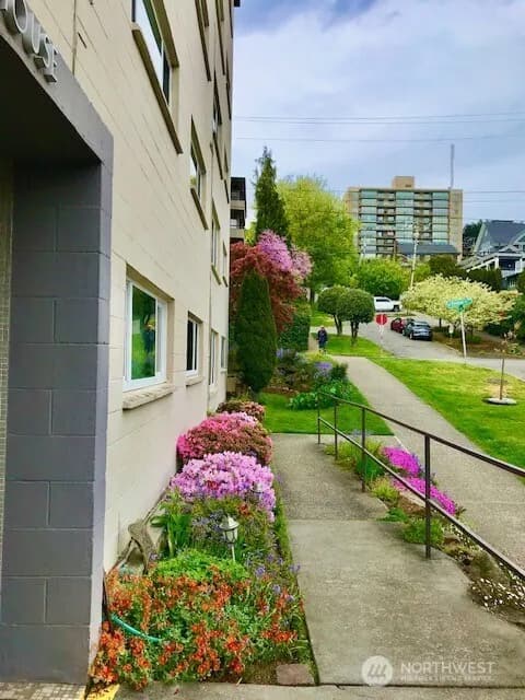 Property photo for 919 2nd Avenue W #204, Seattle photo 13