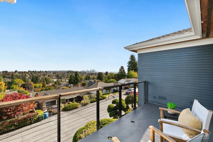 Property photo for 2631 38th Avenue W, Seattle photo 16