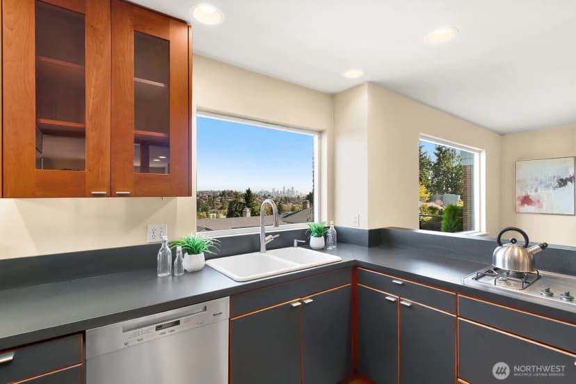 Property photo for 2631 38th Avenue W, Seattle photo 6