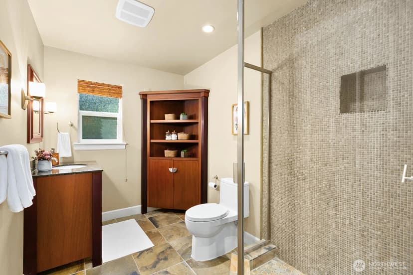 Property photo for 2631 38th Avenue W, Seattle photo 14