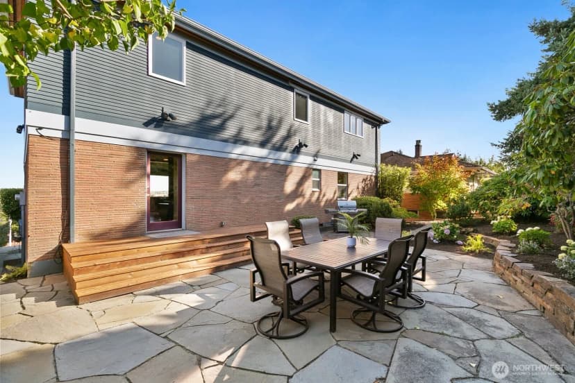 Property photo for 2631 38th Avenue W, Seattle photo 31