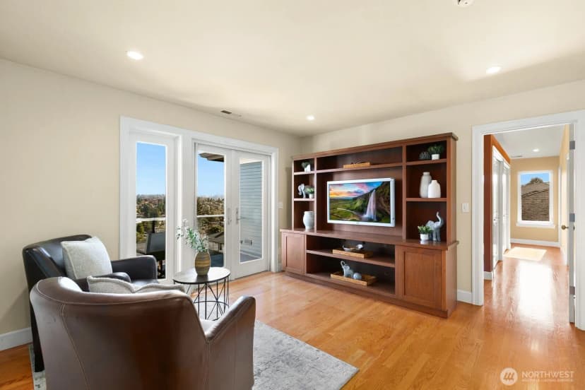 Property photo for 2631 38th Avenue W, Seattle photo 15