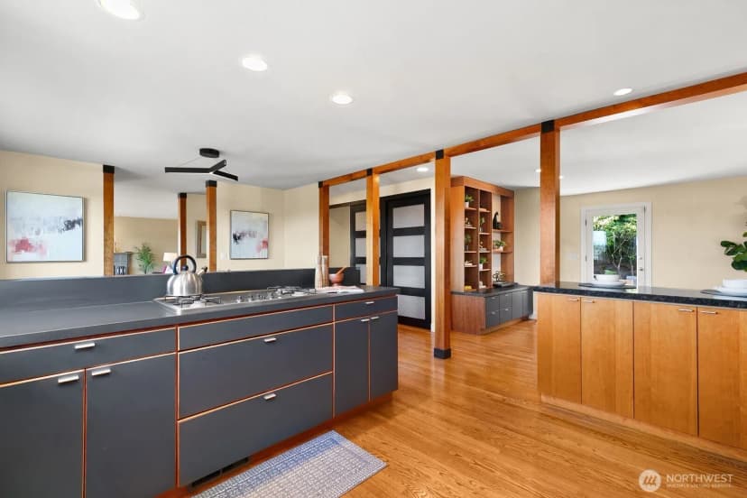 Property photo for 2631 38th Avenue W, Seattle photo 7
