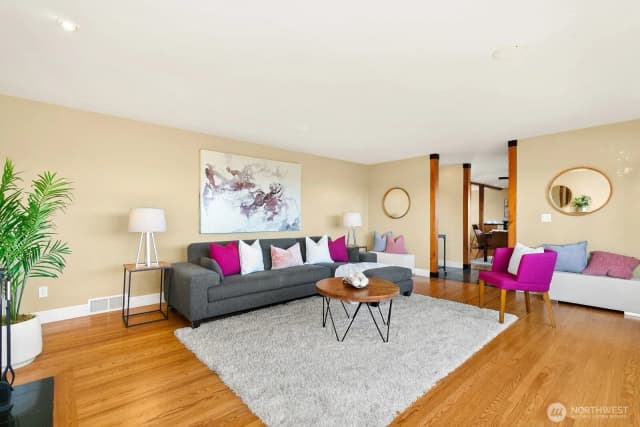 Property photo for 2631 38th Avenue W, Seattle photo 3