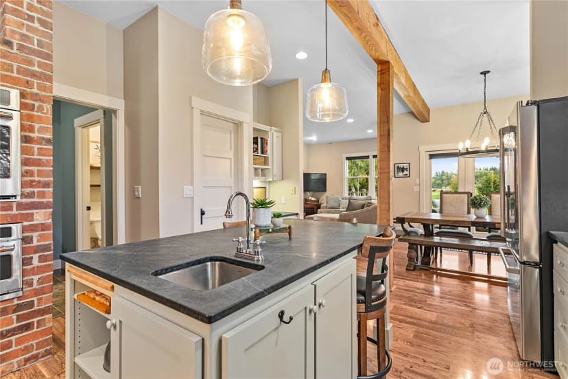 Property photo for 6864 Blumefield Drive, Lynden photo 12